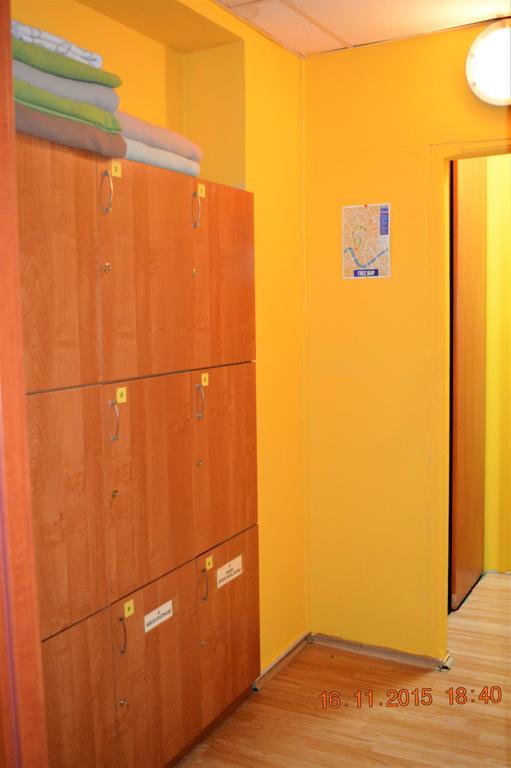 Honey Hostel Cracovie Extérieur photo